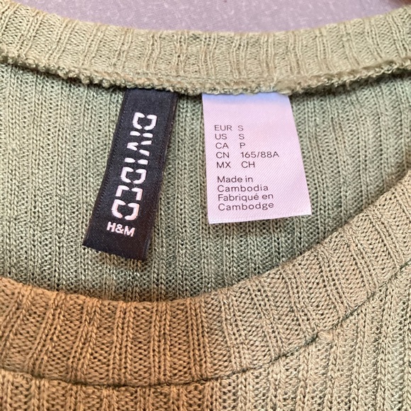 H&M Green shoulder-less top size small - Picture 2 of 2
